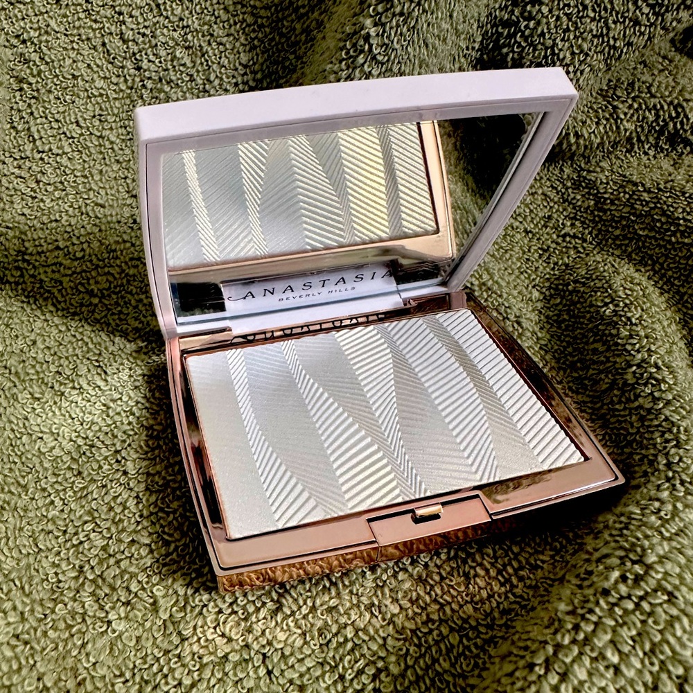 Anastasia BH Highlighter - Iced Out